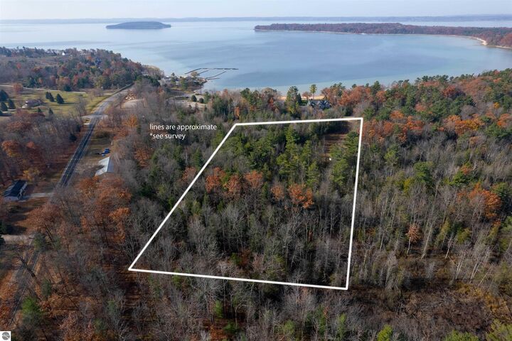 Property Photo:  2905 Neahtawanta Road  MI 49686 