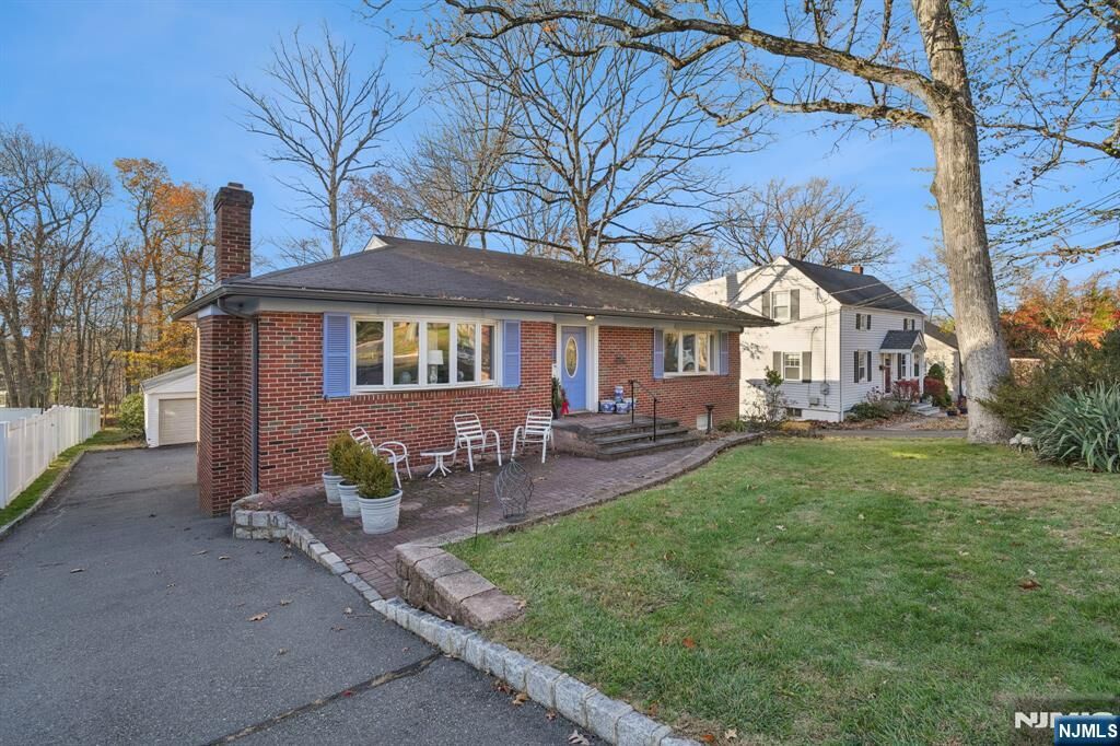Property Photo:  29 Sycamore Avenue  NJ 07039 