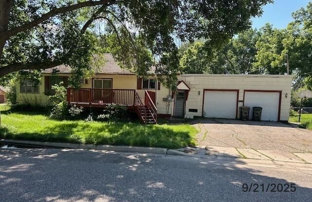 Property Photo:  425 2nd Avenue NE  MN 56334 