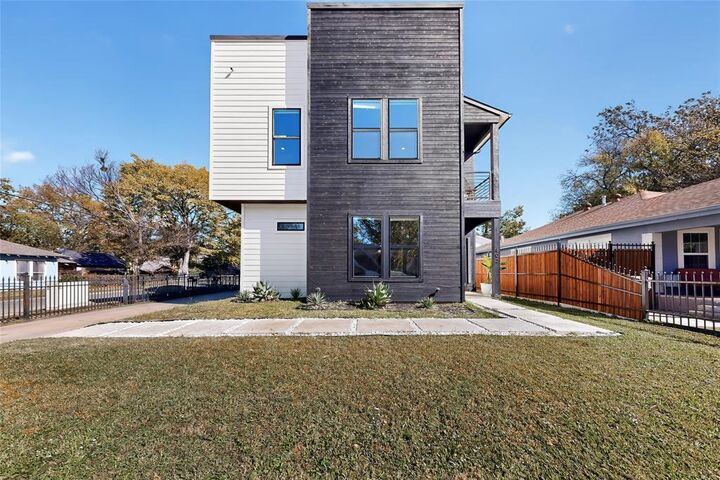 Property Photo:  602 Martinique Avenue  TX 75223 