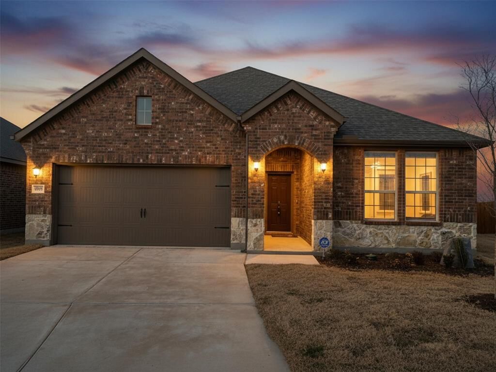 Property Photo: 11005 Mustang Trail TX 76227
