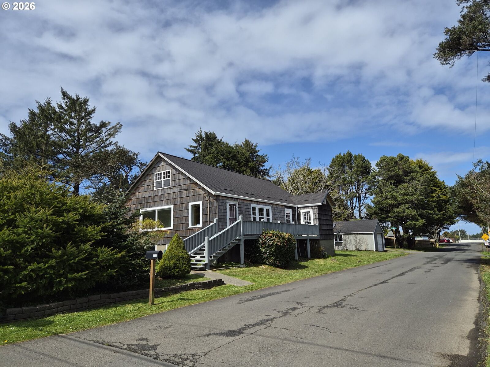 Property Photo: 1115 SW Harbor Ave OR 97367