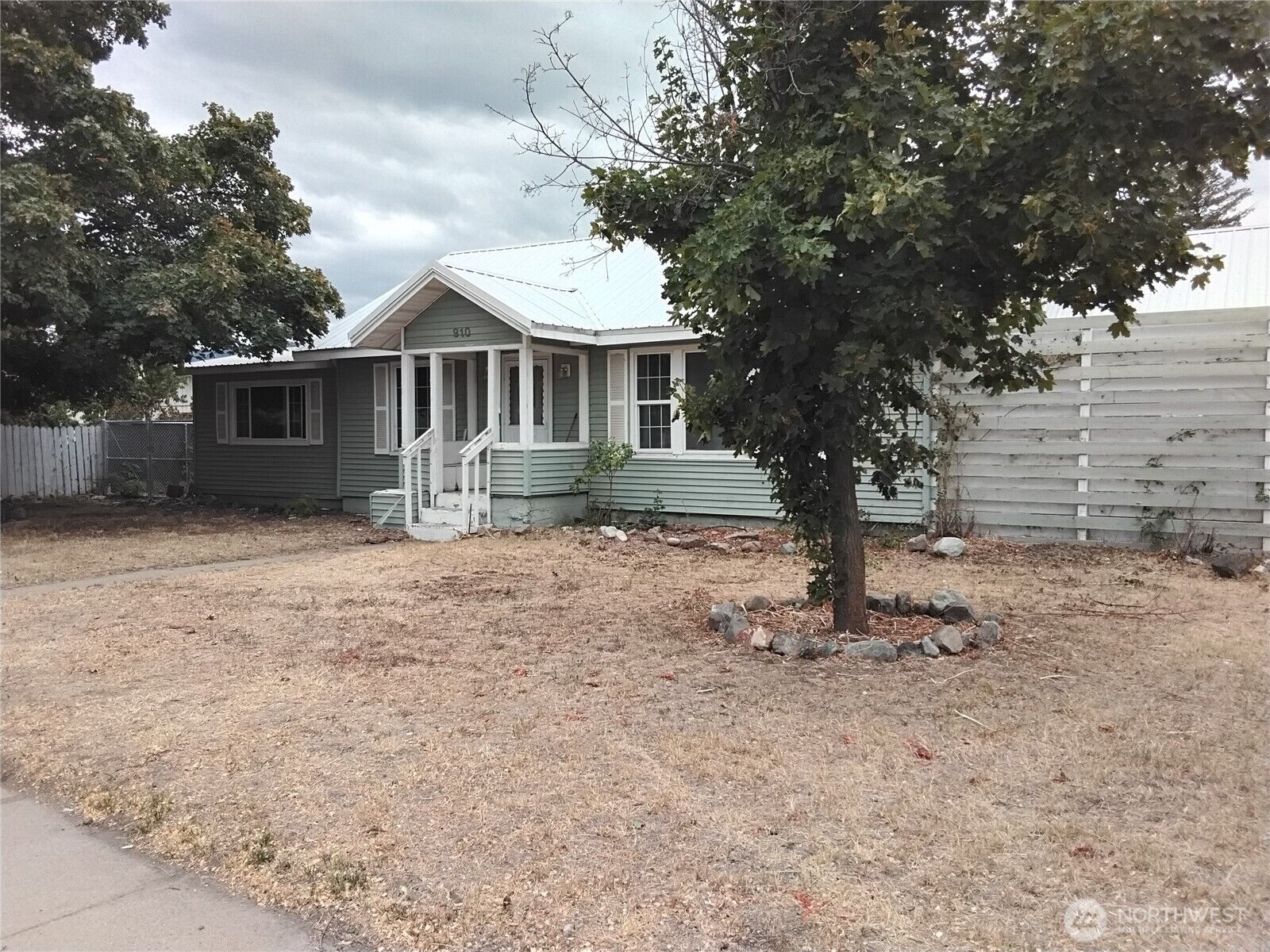 Property Photo: 910 Dogwood Street WA 98844