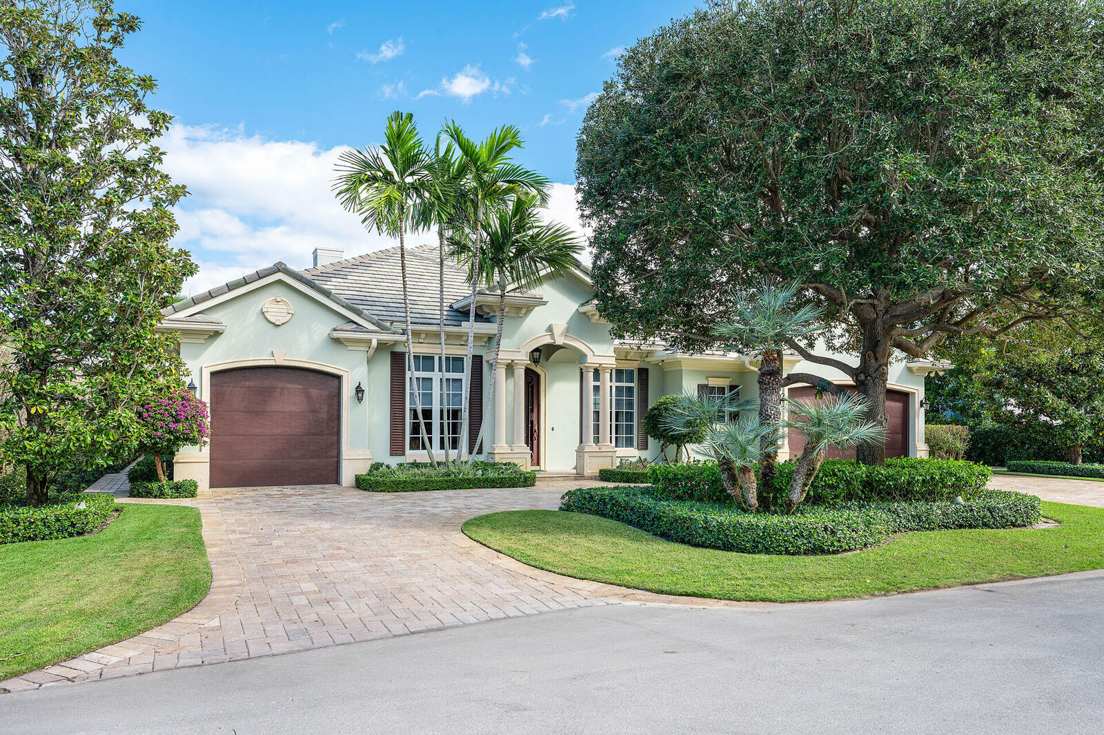 Property Photo:  2460 Queen Palm Road  FL 33432 