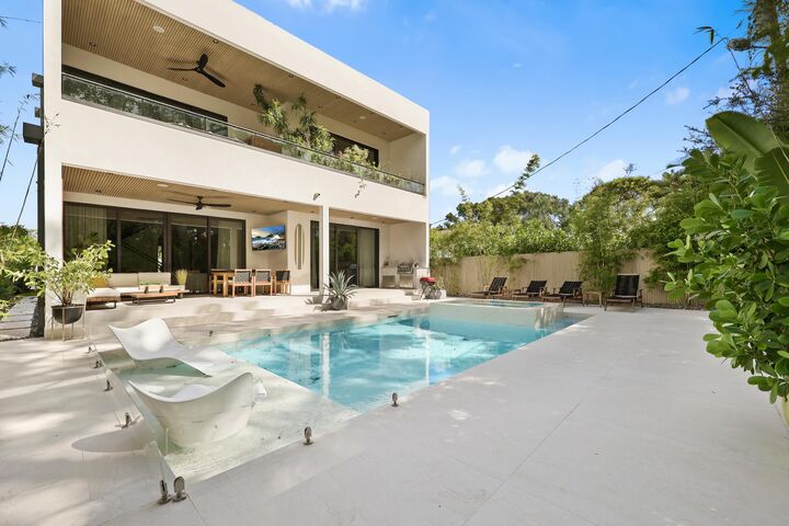 Property Photo: 1504 NE 6th Street FL 33304