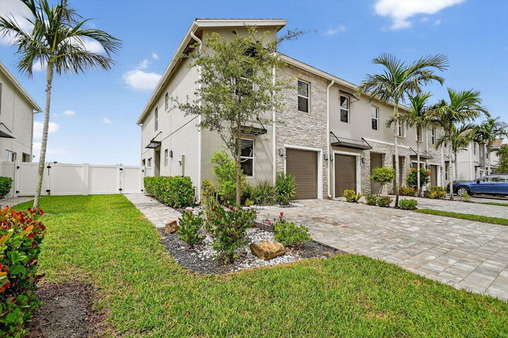 Property Photo:  8606 Via Mar Rosso  FL 33467 