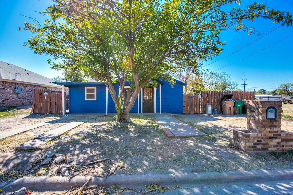 Property Photo:  723 Hughes St  TX 76903 