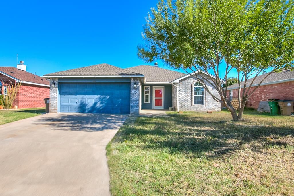Property Photo: 1220 James Lane TX 76905
