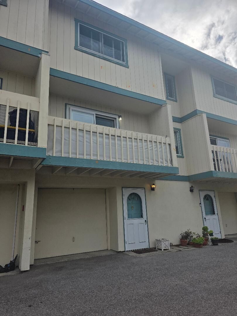 Property Photo: 420 Dela Vina Avenue 2 CA 93940