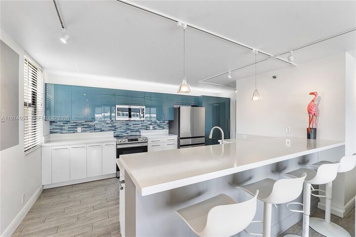 Property Photo:  105 Lake Emerald Dr 216  FL 33309 