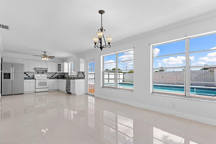 Property Photo:  2601 Acapulco Dr  FL 33023 