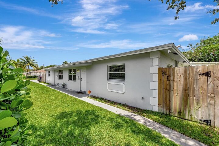 Property Photo:  1504 SW 6th Ave 1504  FL 33315 