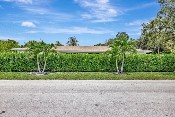 Property Photo: 1504 SW 6th Ave 1504 FL 33315