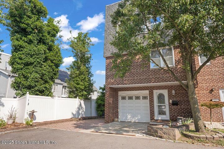 Property Photo:  14 Yacht Club Cove Street  NY 10308 