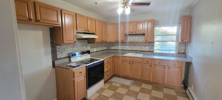 Property Photo: 87 Ellington Street CT 06106