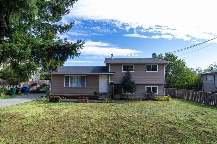 Property Photo: 2112 Boxwood Rd BC V9S 5T4