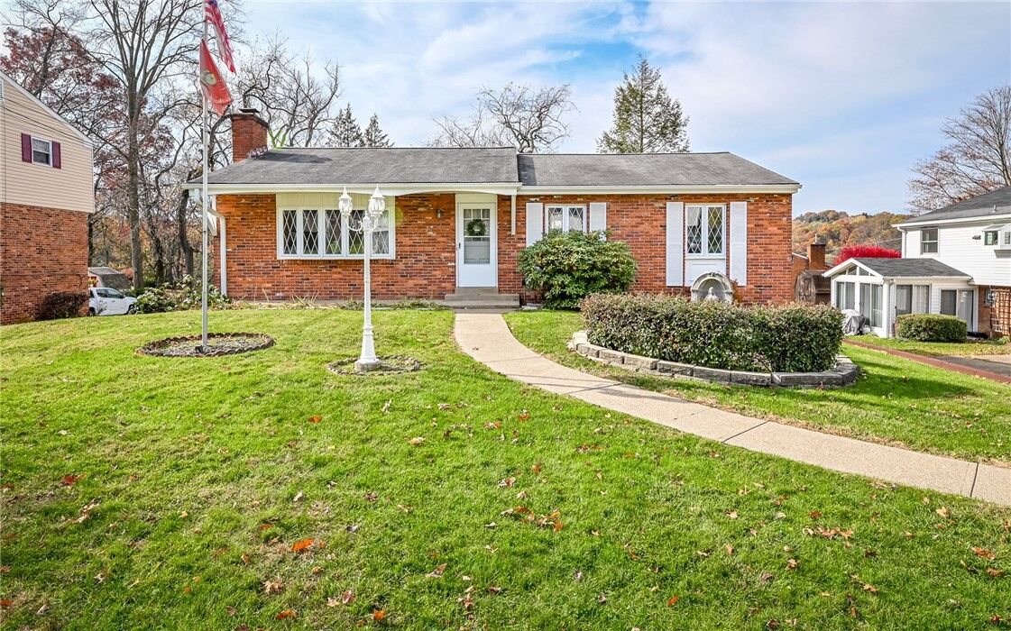 Property Photo:  2723 College Park Rd  PA 15101 