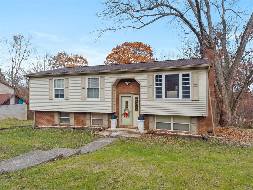 Property Photo: 890 Grandview Rd PA 16117