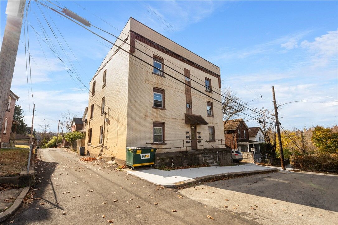 Property Photo:  3 Camp Avenue  PA 15104 