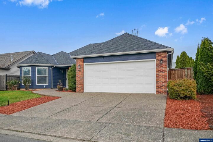 Property Photo: 959 Stonebridge Av NE OR 97303