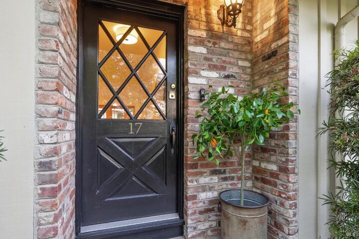 Property Photo:  47 Redwood Avenue 17  CA 94925 