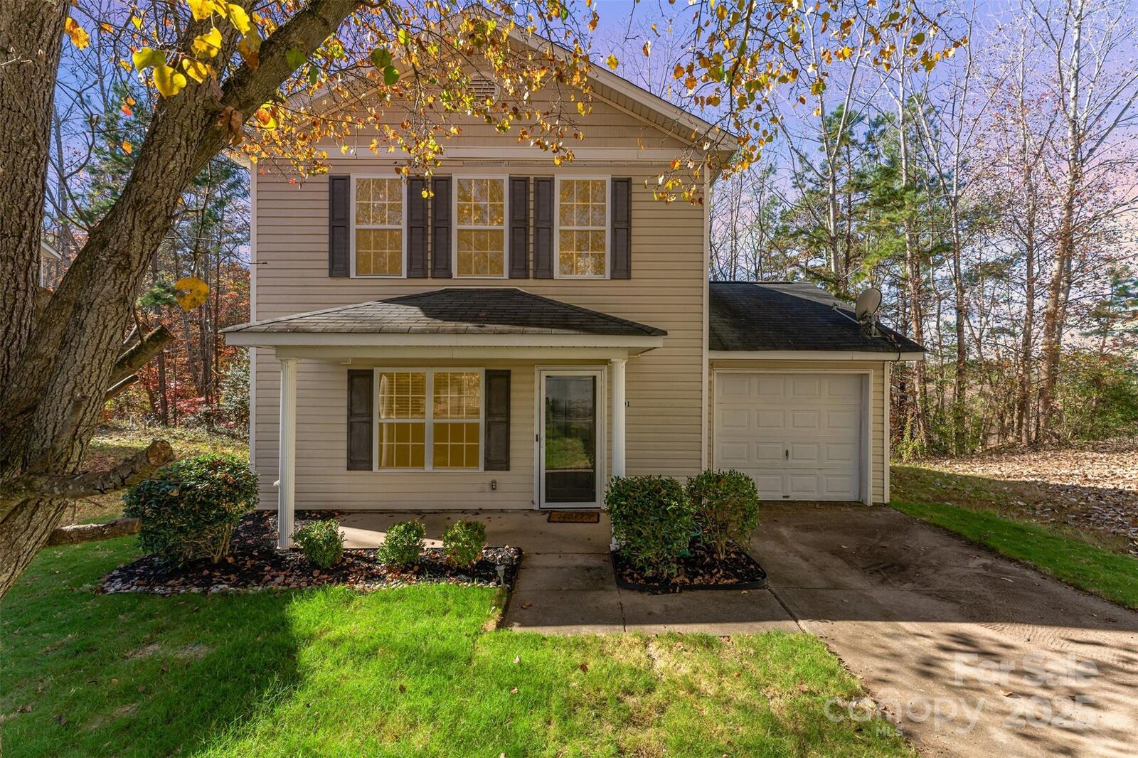 Property Photo: 501 Woodington Lane NC 28214