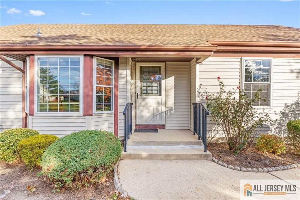 Property Photo:  18 Benjamin Franklin Drive C  NJ 08831 