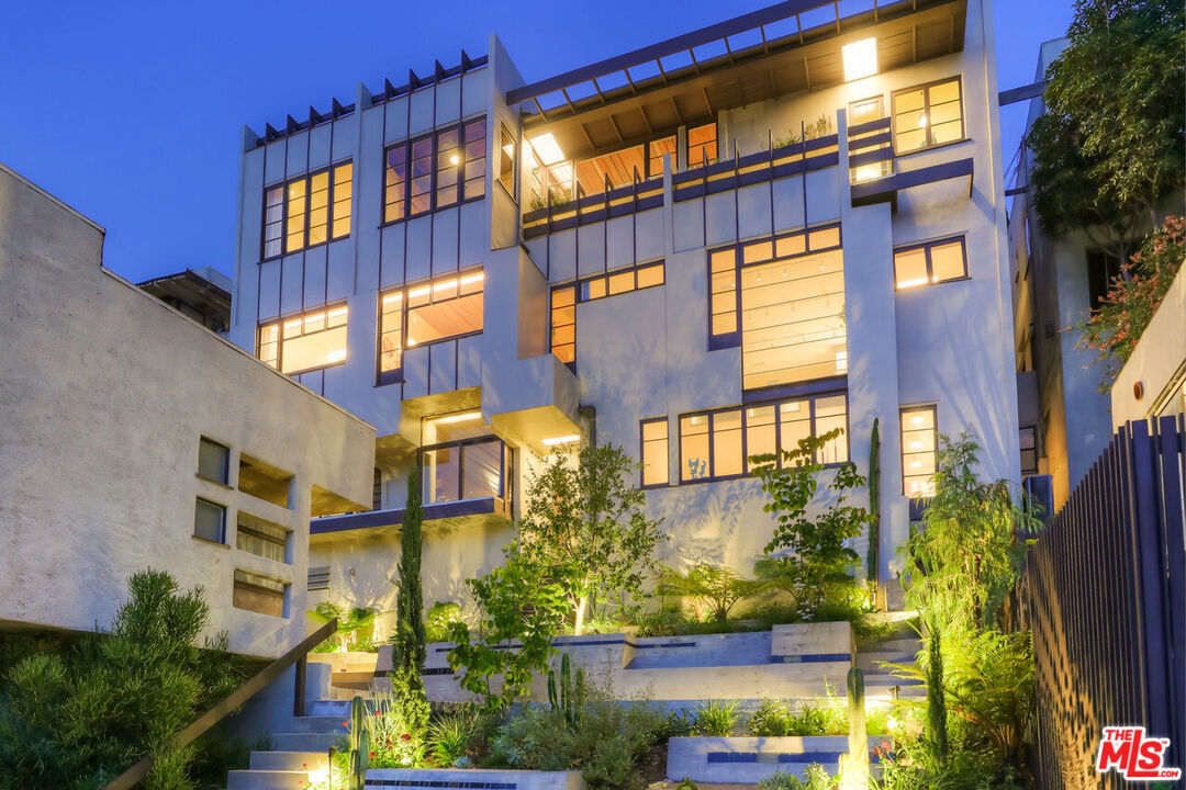 Property Photo:  1830 1/4 Lucile Ave  CA 90026 