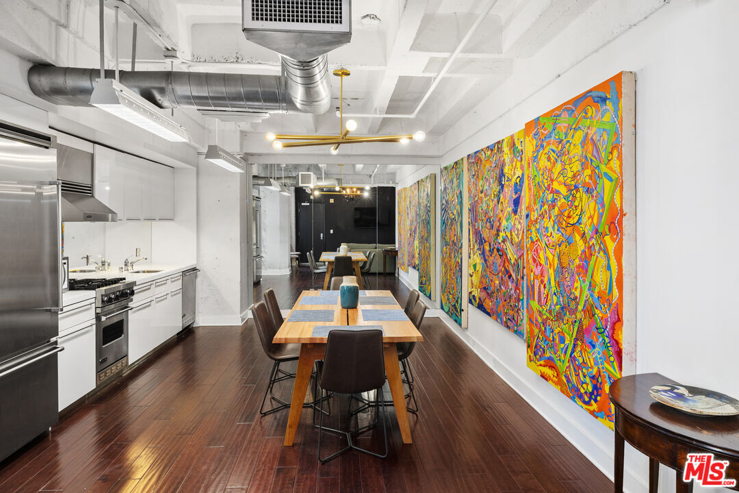 Property Photo:  6253 Hollywood Blvd  CA 90028 