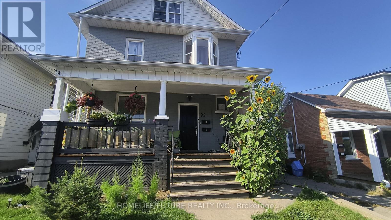 Property Photo: 92 Adelaide Avenue East Unit 1 ON L1G 1Z1