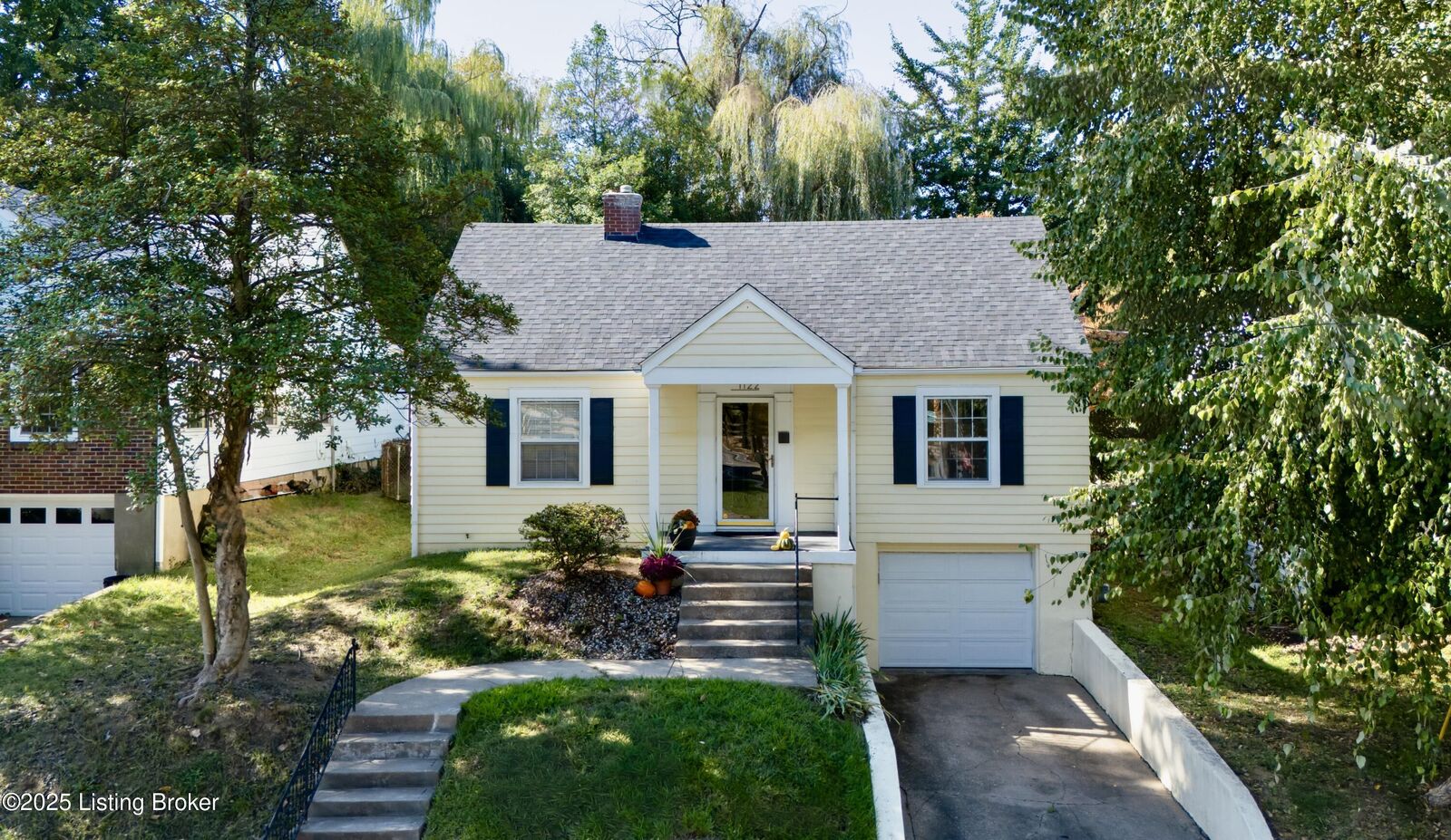 Property Photo: 1122 Willow Ave KY 40204