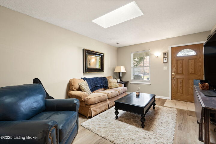 Property Photo: 609 Malcolm Ave KY 40223