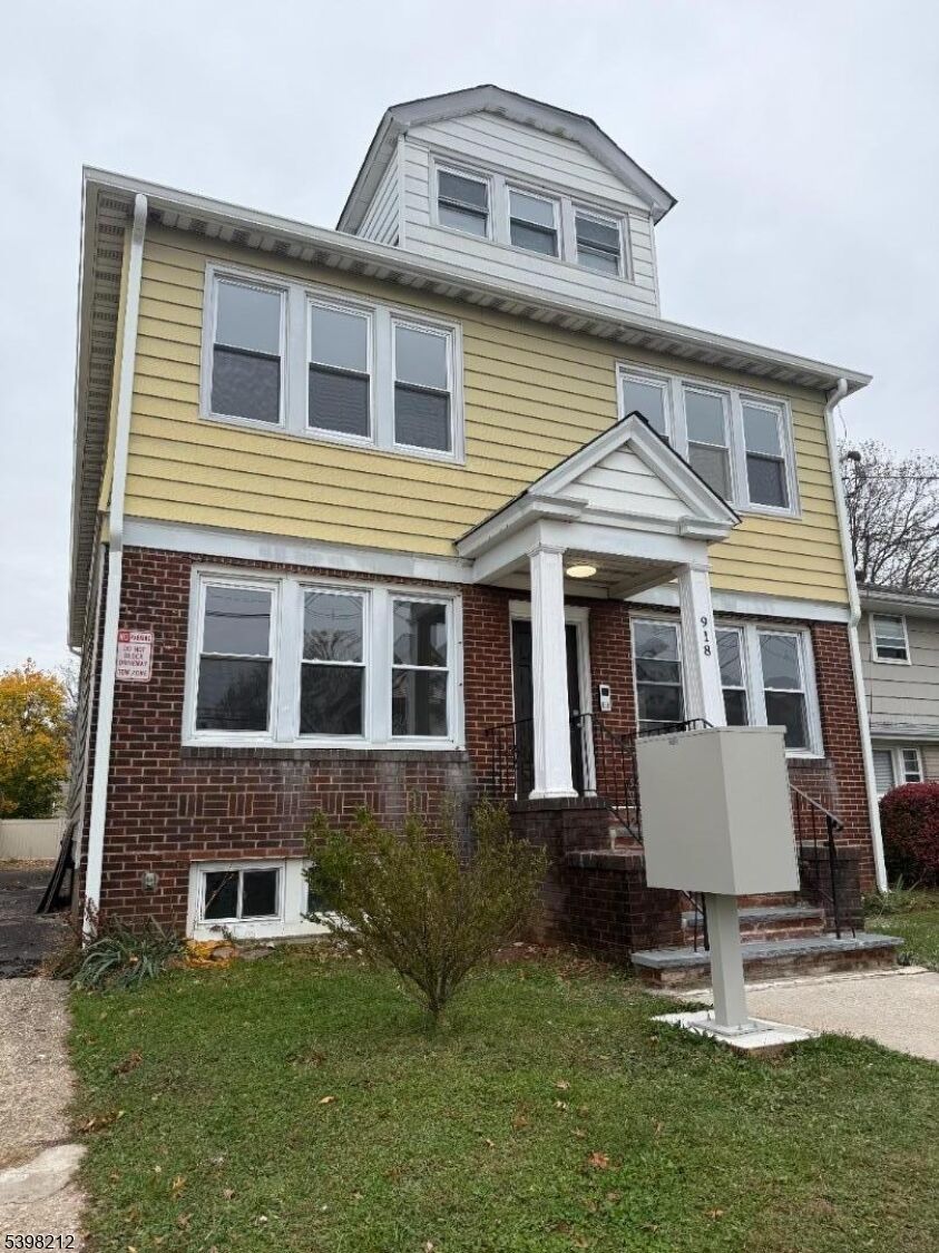 Property Photo:  918 Pennington St 1R  NJ 07202 