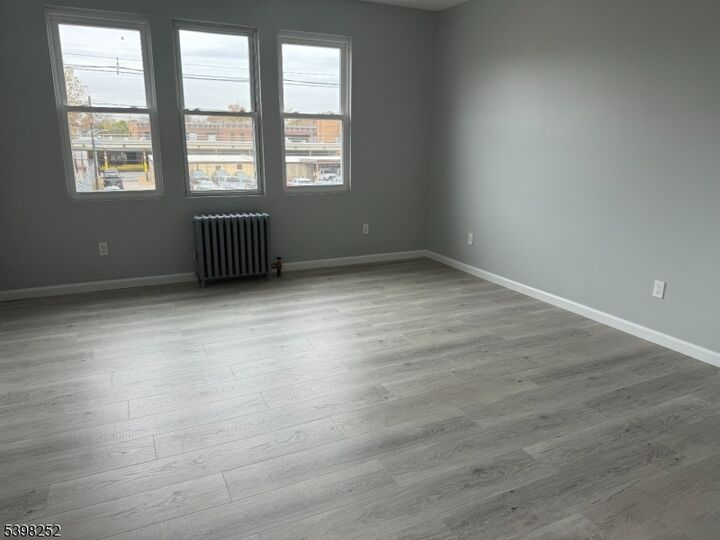 Property Photo:  918 Pennington St 2R  NJ 07202 