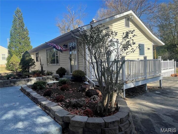 Property Photo:  13 E Meadow Lane  MO 63021 