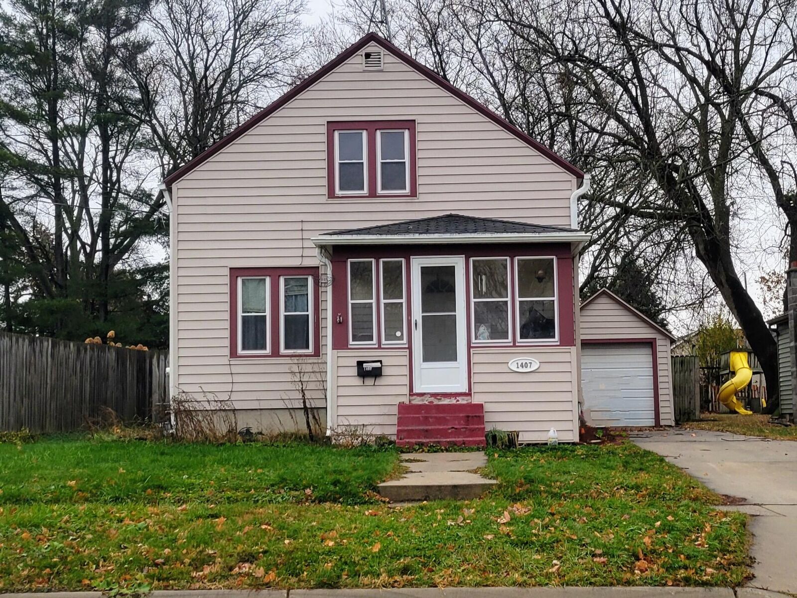 Property Photo: 1407 Dakota St WI 53094