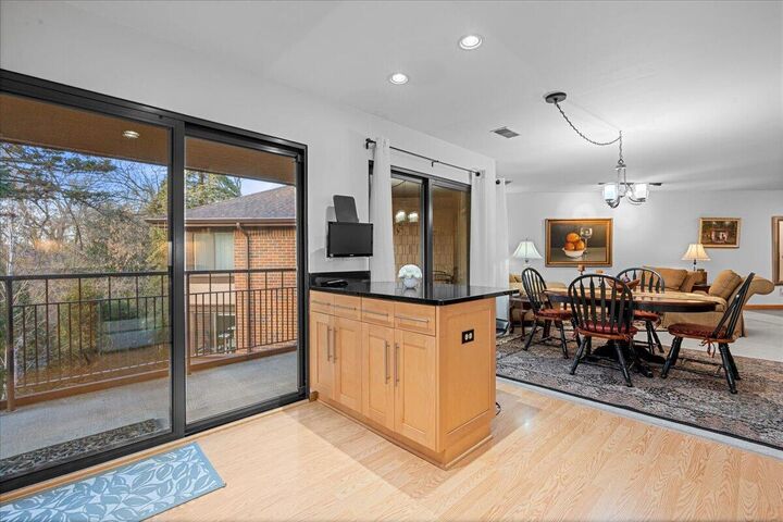 1600 W Green Tree Rd 314  Glendale WI 53209 photo