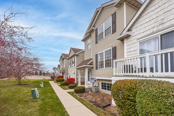 Property Photo:  1658 N Fieldstone Drive  IL 60404 