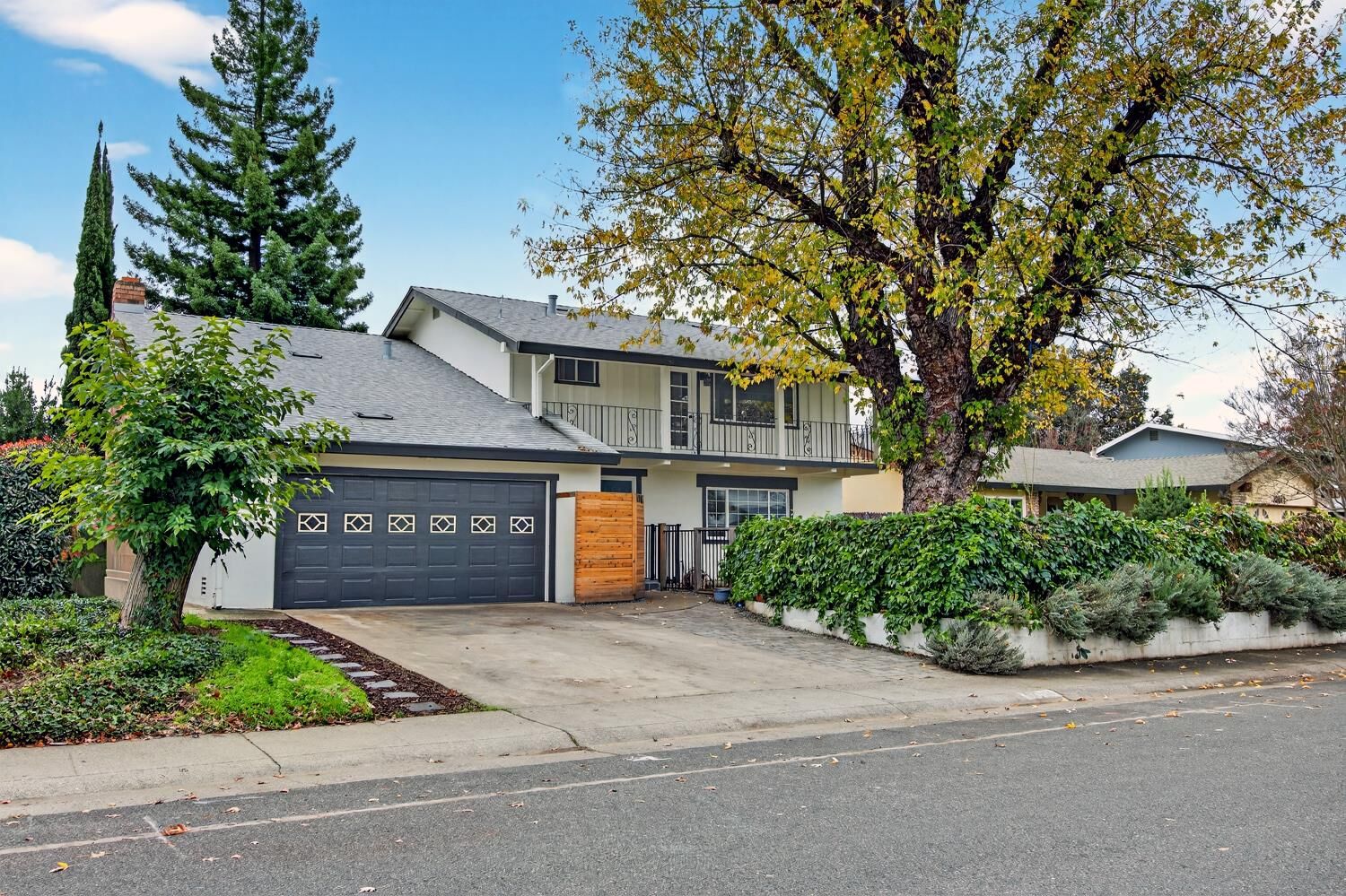 Property Photo:  10048 El Chorlito Drive  CA 95670 