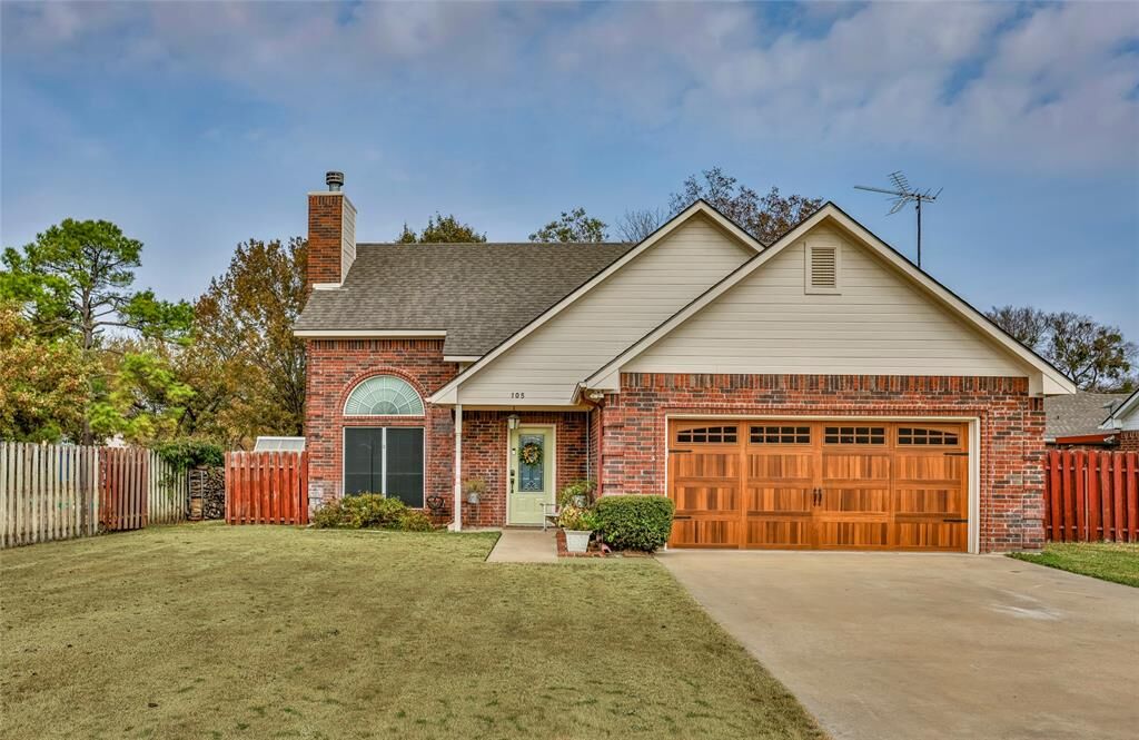 Property Photo: 105 W 6th Street TX 76250