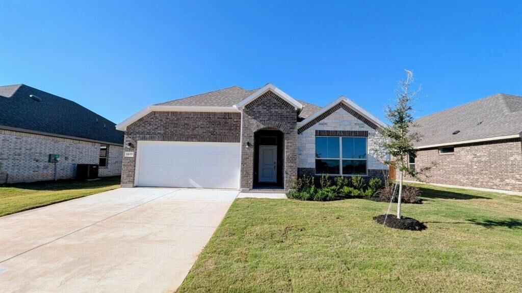 Property Photo: 1237 Beltway Lane TX 76048