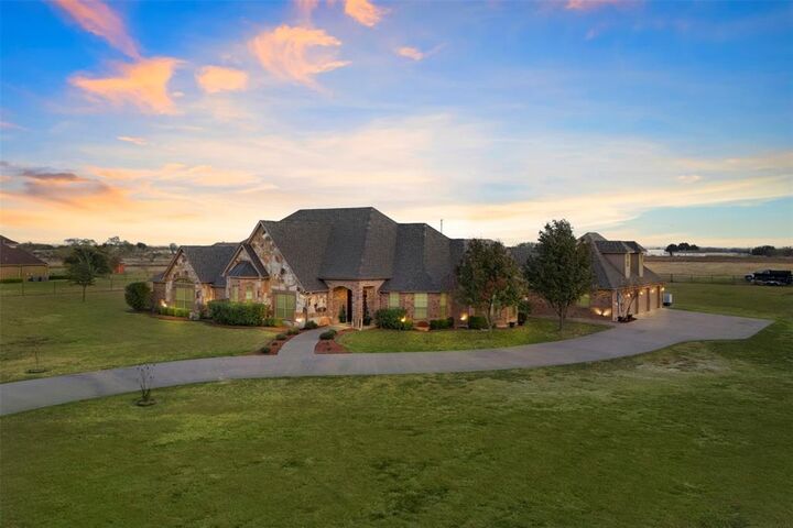 Property Photo: 219 Mohundro Road TX 75125