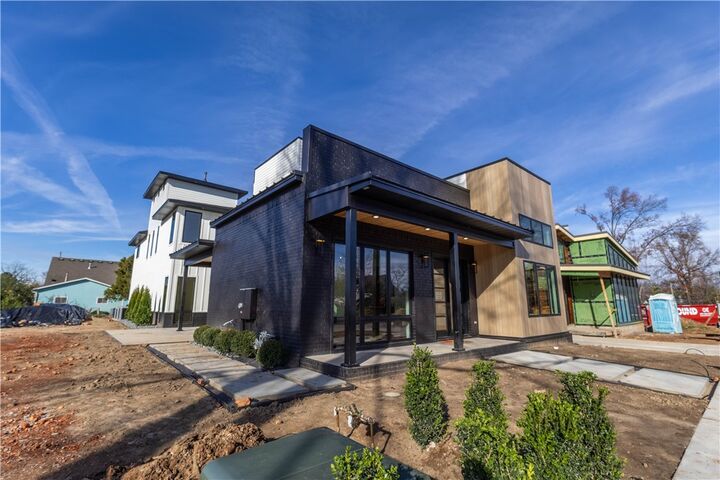 Property Photo:  212 SW Glover Street  AR 72712 