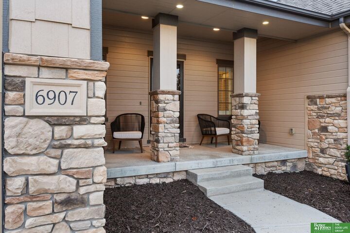 Property Photo: 6907 S 201 Street NE 68028