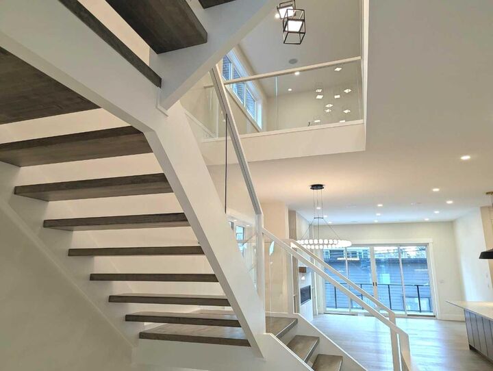 Property Photo:  320 15 Street NW  AB T2N 2A9 