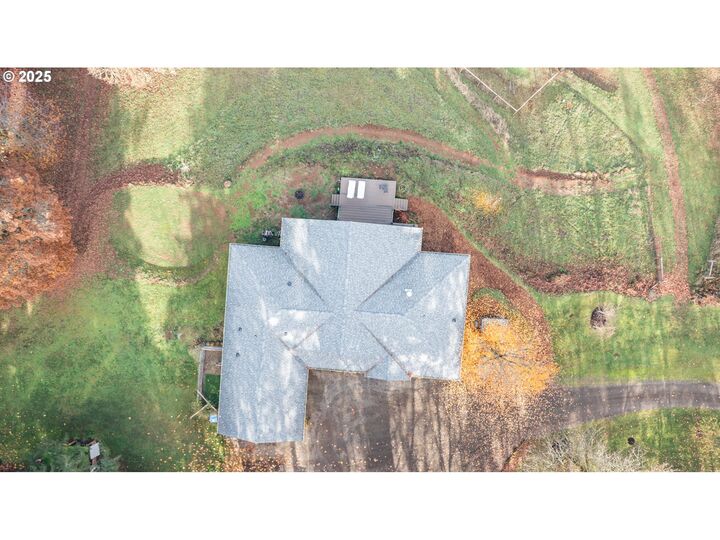 Property Photo: 3777 Meeko Ln SE OR 97392