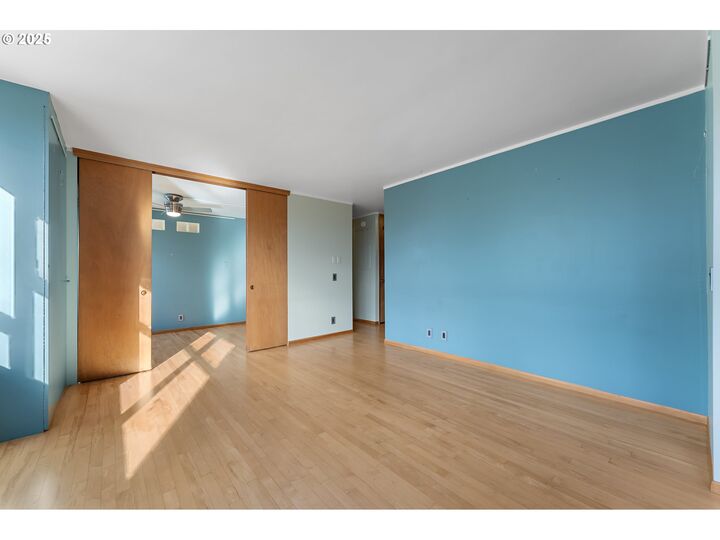 Property Photo:  1220 NE 17th Ave 5A  OR 97232 