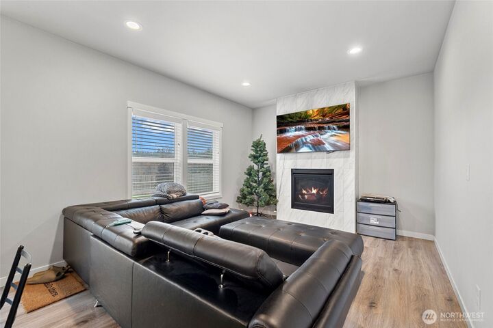 Property Photo: 1400 E Whidbey Avenue WA 98277