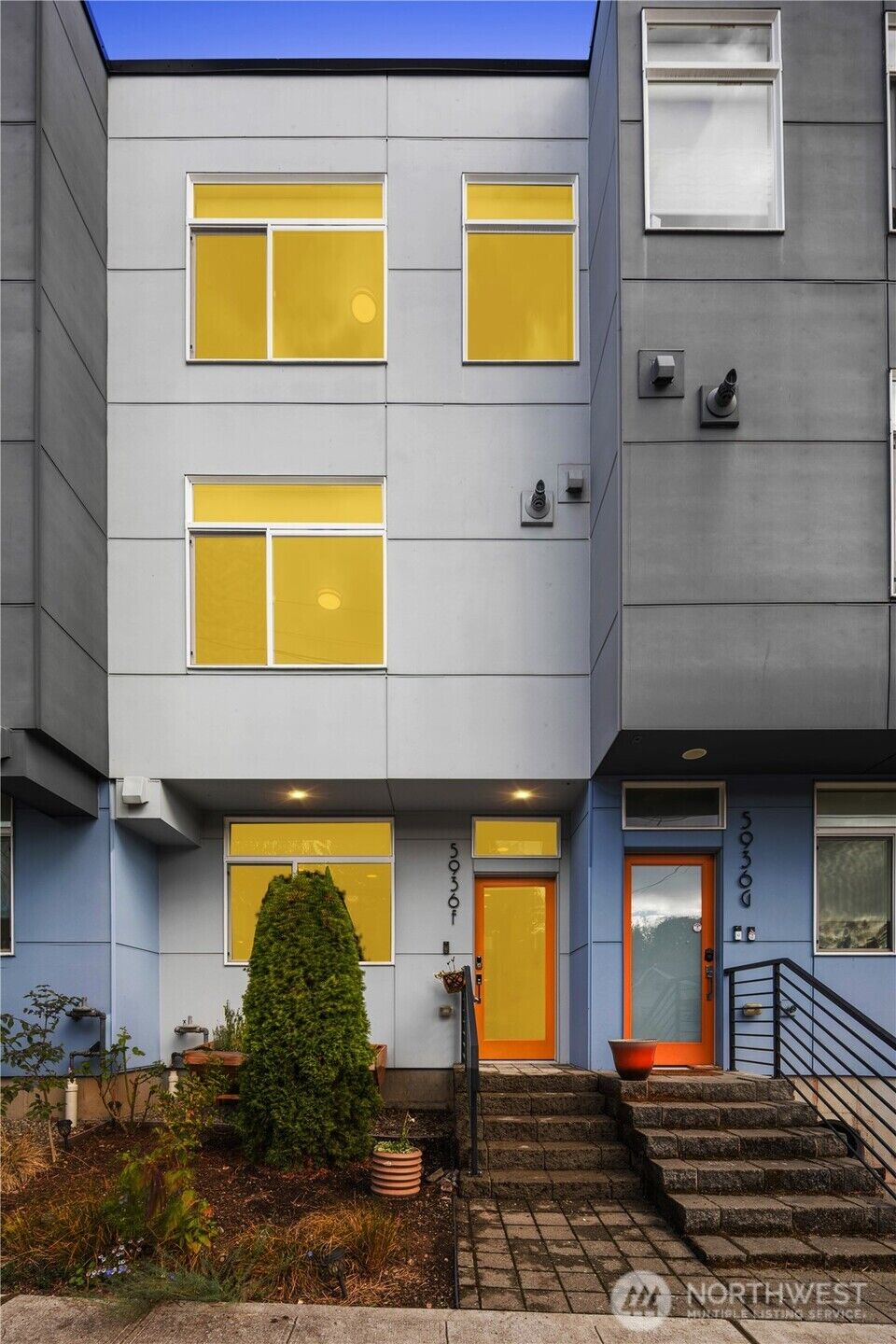 Property Photo:  5936 S 36th Avenue F  WA 98118 