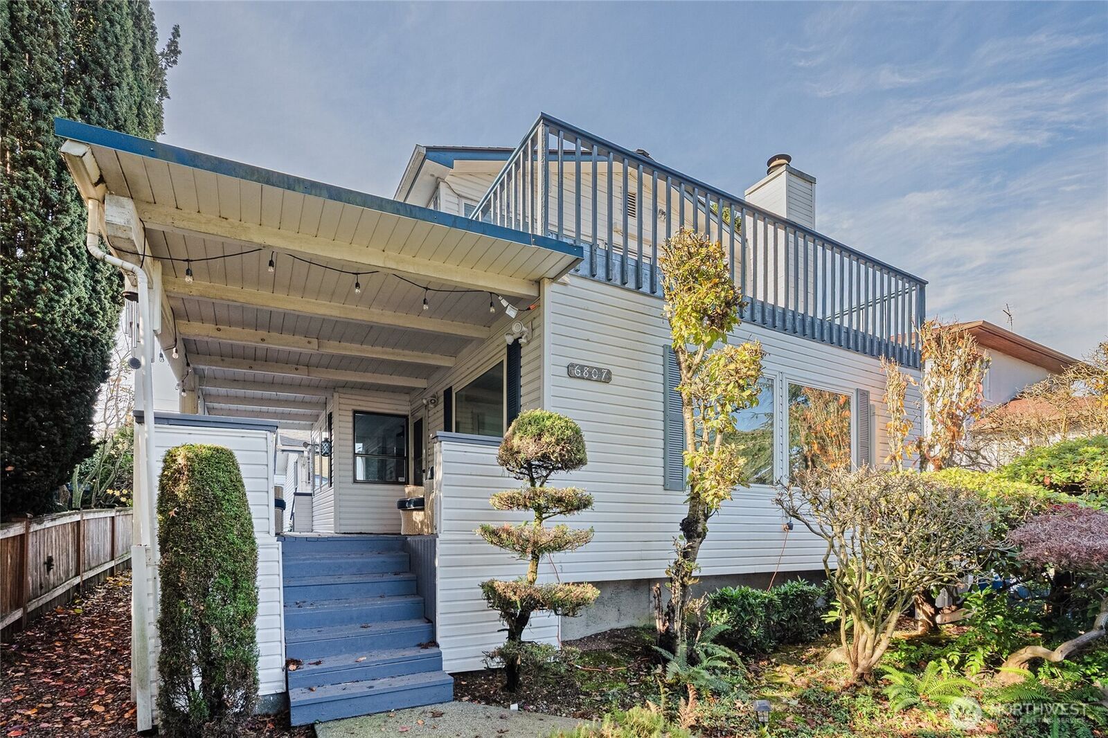 Property Photo:  6807  Aurora Avenue N  WA 98103 